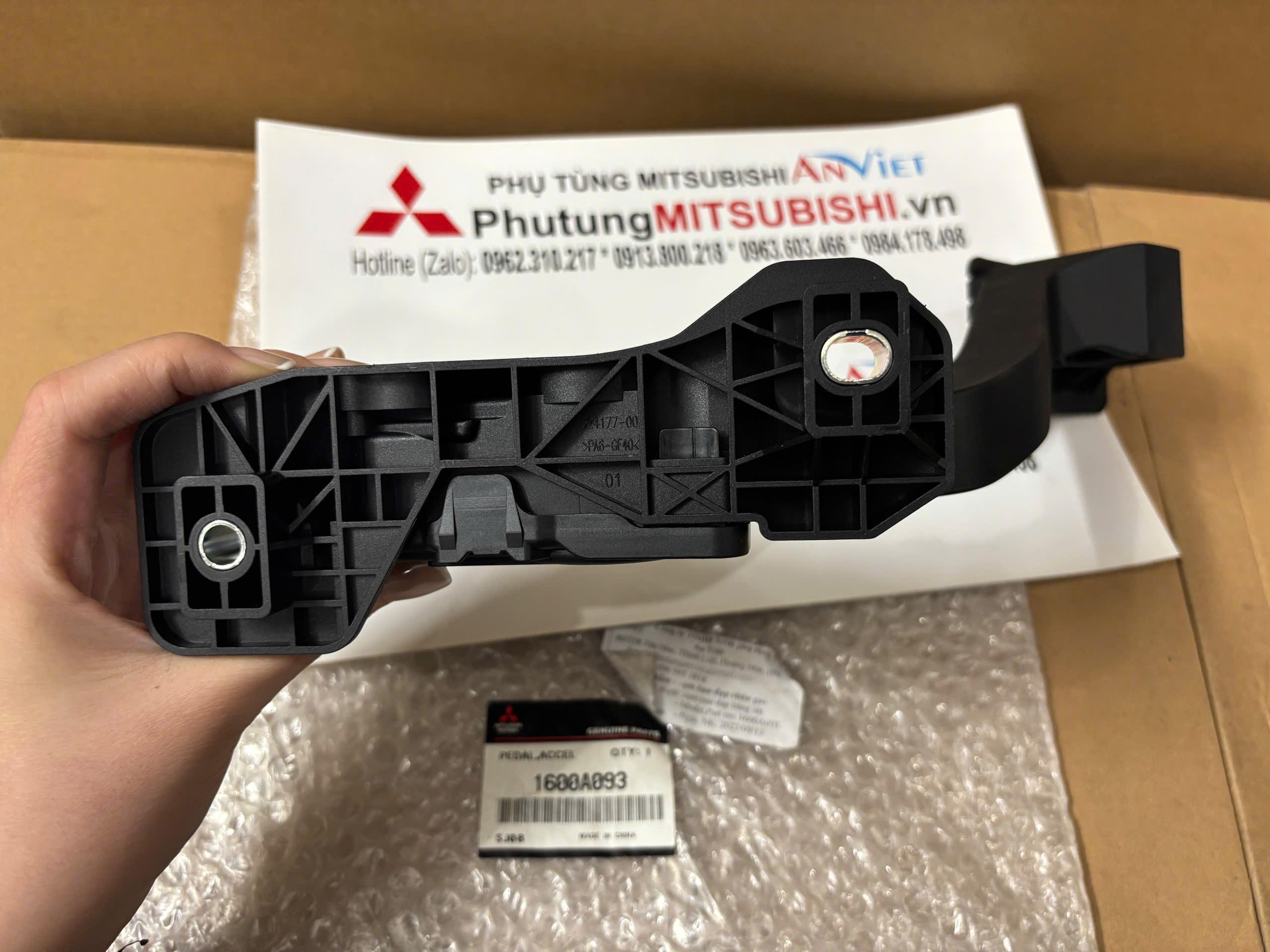 「まとめ専用」Đơn đặc biệt Chân đạp ga xe Mitsubishi Attrage